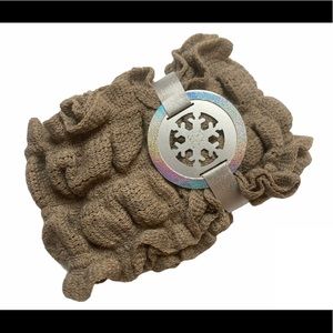 🍀New York & company tan infinity scarf